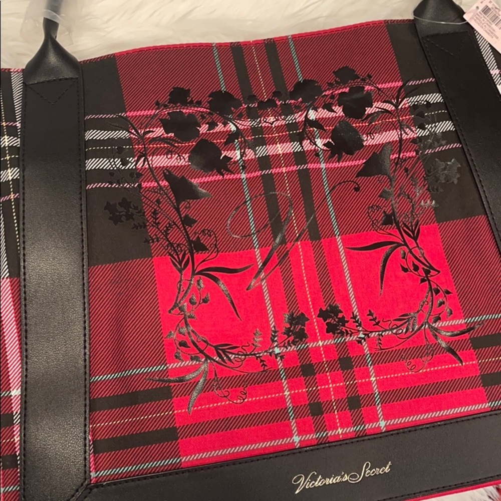 VICTORIA’S SECRET TOTE BAG RED BLACK PLAID NWT - Picture 4 of 9
